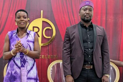 Au-delà de la couverture